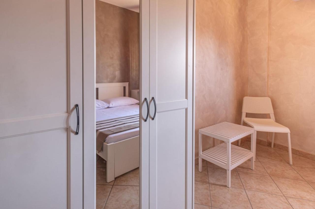 Alloggio Alfa - Central Apartment Civitavecchia Luaran gambar