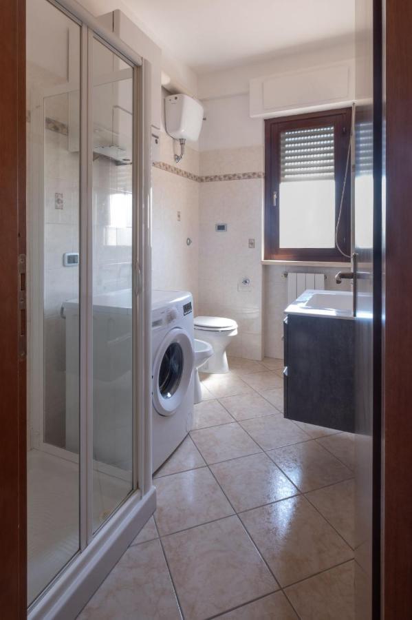 Alloggio Alfa - Central Apartment Civitavecchia Luaran gambar